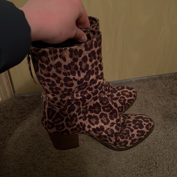 Leaped print mid calf bootie - Picture 3 of 10